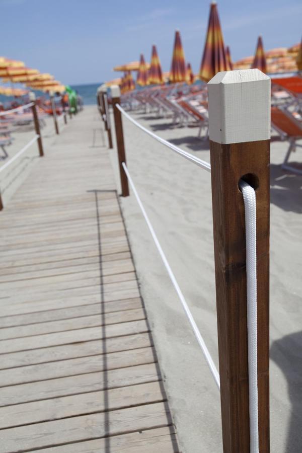 Color Miami Beach Family Hotel Milano Marittima Exterior foto