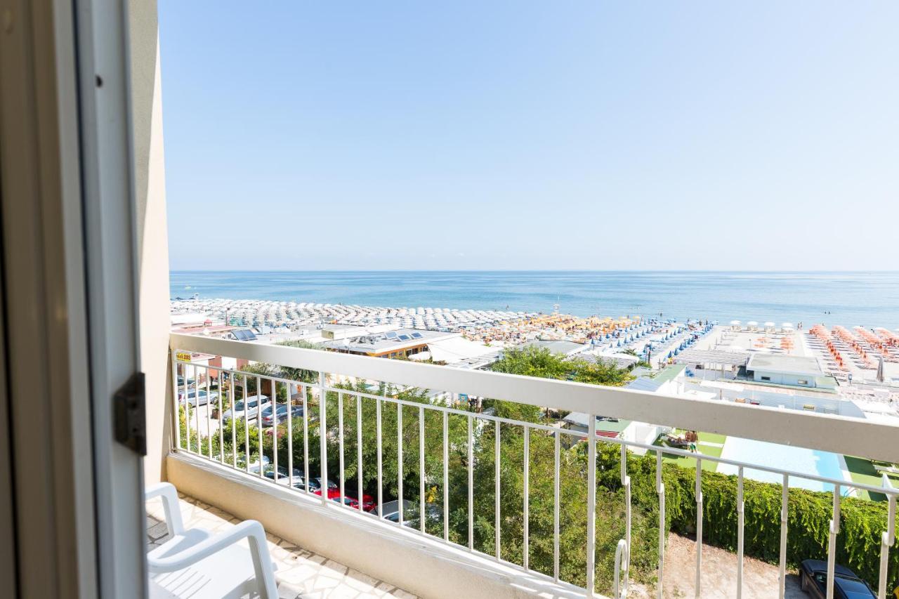 Color Miami Beach Family Hotel Milano Marittima Exterior foto