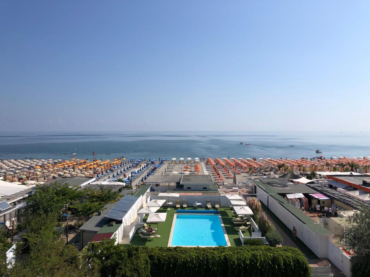 Color Miami Beach Family Hotel Milano Marittima Exterior foto