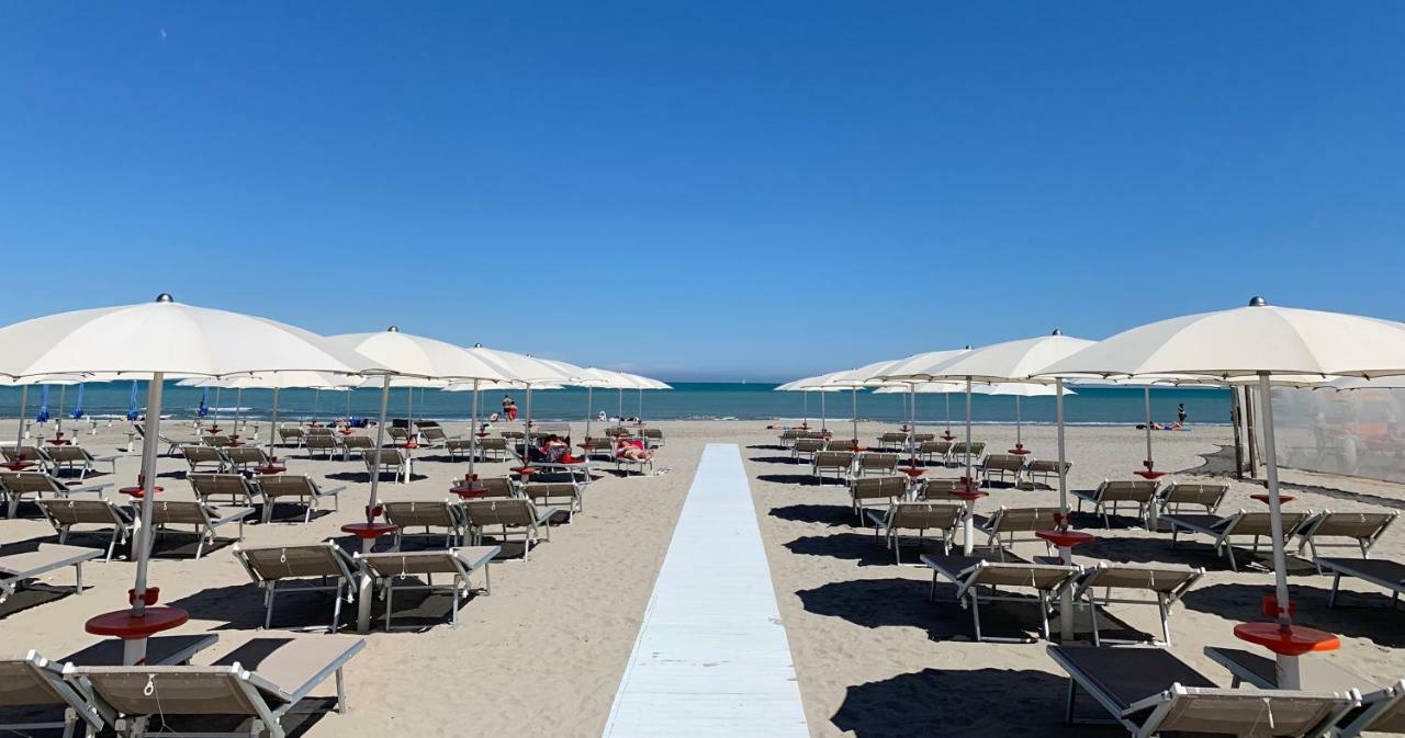Color Miami Beach Family Hotel Milano Marittima Exterior foto