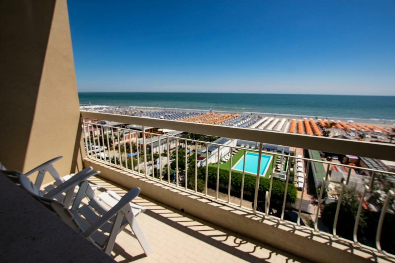 Color Miami Beach Family Hotel Milano Marittima Exterior foto